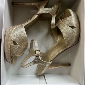 ✨ Guess platform gold high heels ✨